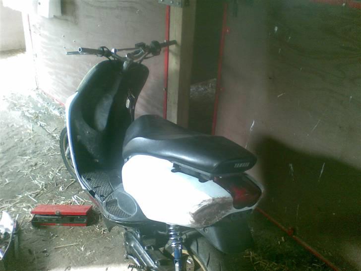 Yamaha neos nr 1 byttet - skråt bagfra(: billede 4