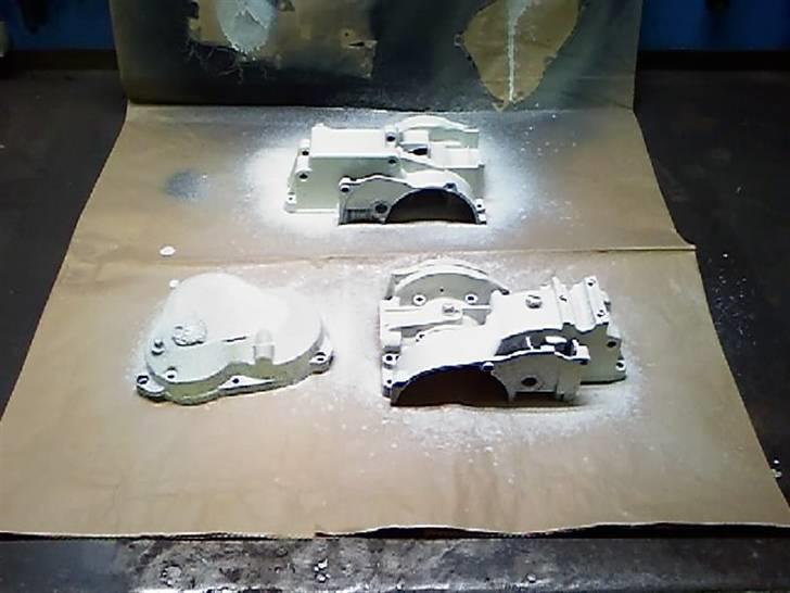 Puch maxi k - motor blokken bliver fin hvid. så man kan se om den er utæt for olie hehe billede 9