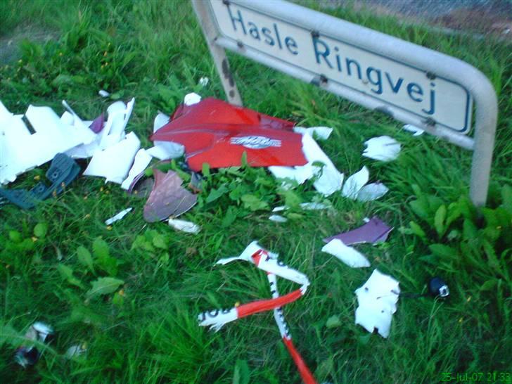 PGO Hot 50 På hjulne igen - noget af de gamle skjolde på ulykkestedet billede 19