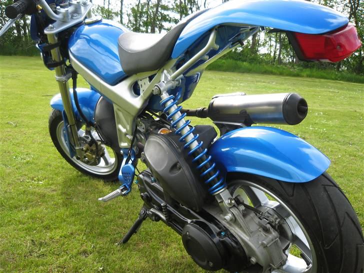 Suzuki street magic - streeten som den står idag:) den er blå billede 6