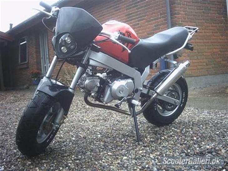 {{currentPhoto.altText}} billede {{currentPhoto.number}}