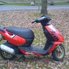Aprilia Sonic GP (AC) Rød/Sort