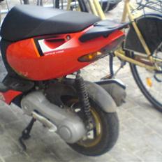 Aprilia Sonic GP (AC) Rød/Sort