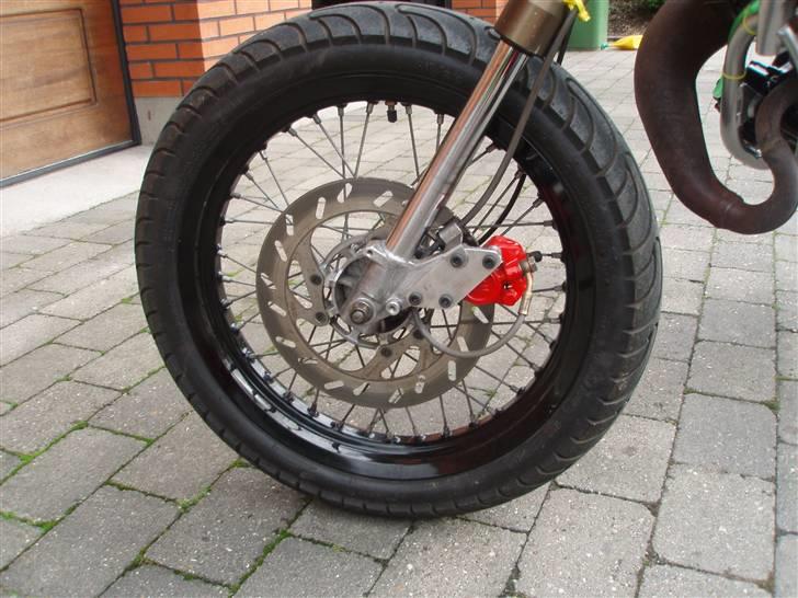 Suzuki Smx LC DD<3 (Byttet) =( - Forfælg og Bremseskive Fra En Senda SM X-Treme, det ser ret godt ud efter min mening =b D. 20/8-08 billede 4