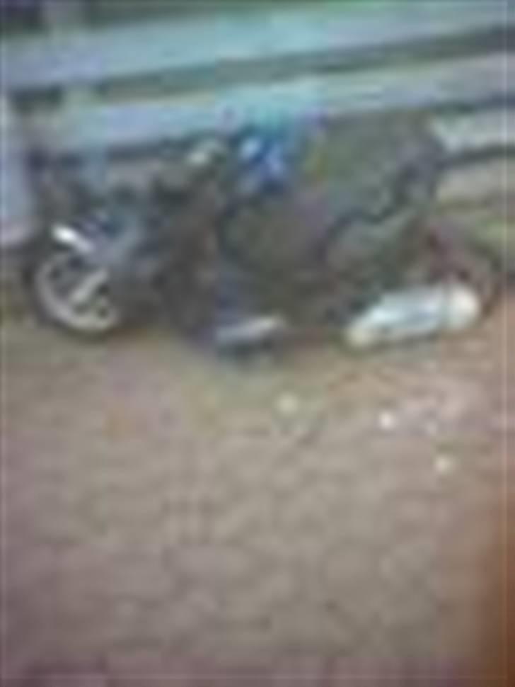 Aprilia sonic (solgt) - der havde jeg lige fået den ud og køre og så kom jeg ud for et lille uheld ik så heldigt værken for mig elle scooteren:( billede 10