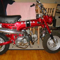 Honda Dax [ 100% original ]