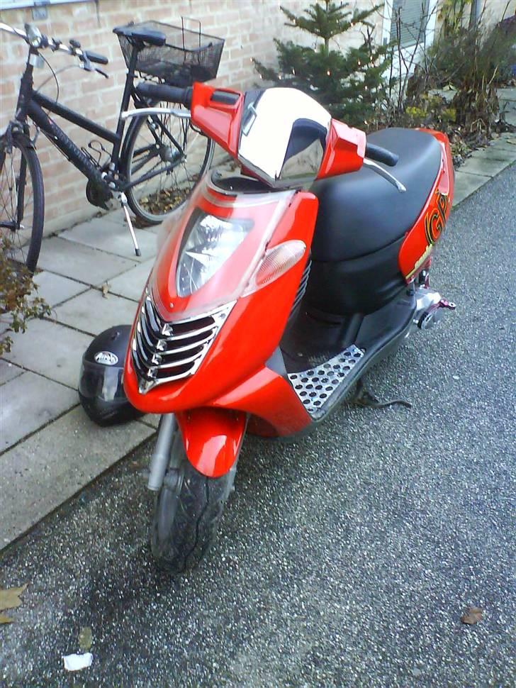 Aprilia Sonic SOLGT - Det er svært og fange den rigtige farve!  billede 4