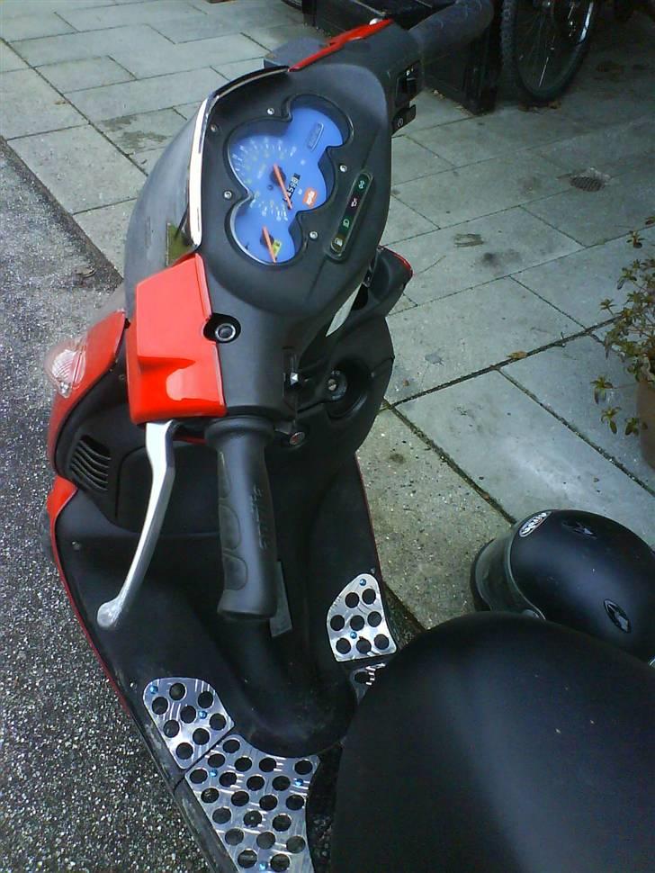 Aprilia Sonic SOLGT - Det er svært og fange den rigtige farve!  billede 5