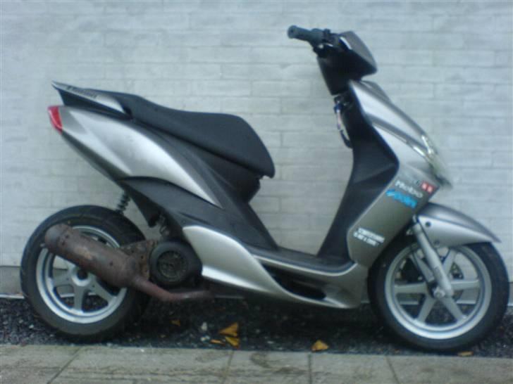 Yamaha jog R 04 SOLGT - Kommer C16 på når det bliver varmt igen.. billede 2