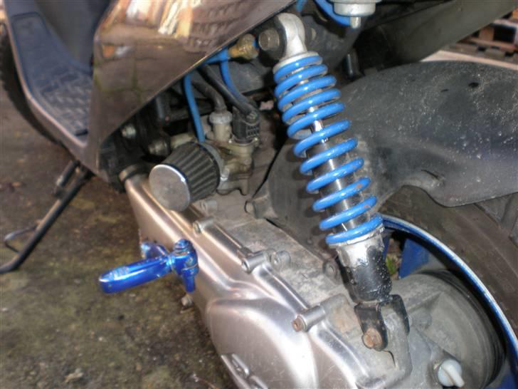 PGO hot 50 (FØR Renovering) - den smukke´s stødæmper,vario skjold og kickstarteren taget den 25-11-07 billede 10