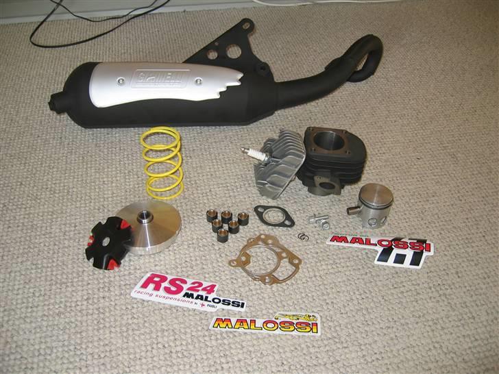 Yamaha Jog R - solgt for 7500 kr - Mit tun. (TP trohpy 47 mm, Malossi multi vario og Gianelli go udstødning) billede 8