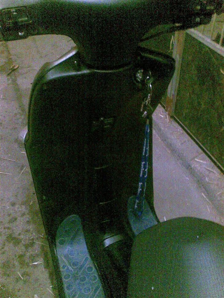 Aprilia Rally TIL SALG - mat sort inderskjolde billede 17