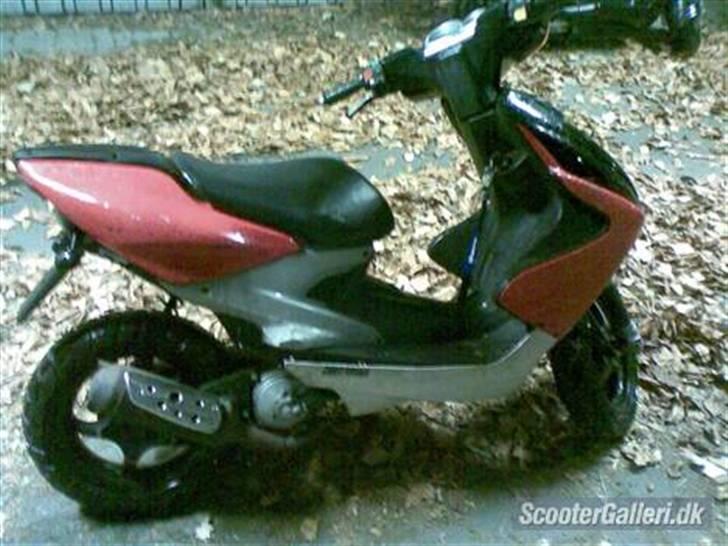 Yamaha aerox/mbk nitro solgt billede 5