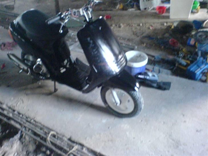 Piaggio zip - med den nye maling skal nok tage et udenfor en dag solen skinder billede 6