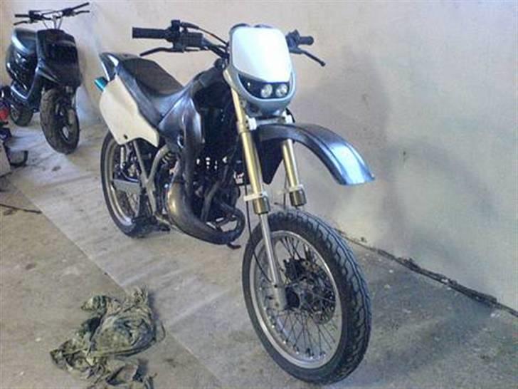 Yamaha booster SOLGT - min i bagrunden billede 11