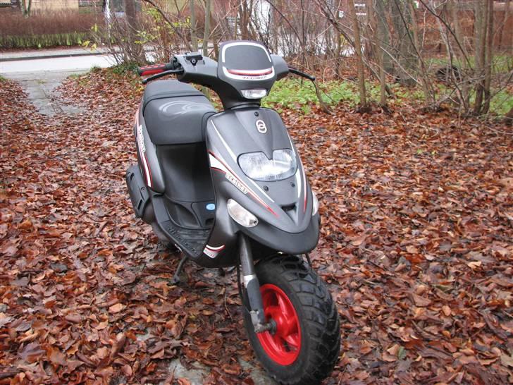 Gilera Stalker SOLGT - 30-11-07 | Brug dette link hvis du ikke har en bruger: http://www.scootergalleri.dk/html/gal_visbil.asp?ID=166041&ipc=510468&xl=true billede 1