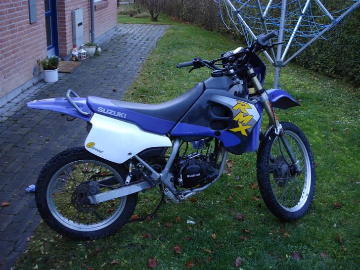 Suzuki RMX      SOLGT  - NYESTE BILLEDE AF DEN SOM DEN STÅR NU billede 2