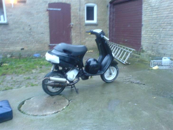 Piaggio zip - som i kan se "skinder" solen på livet løs hehe.. billede 7