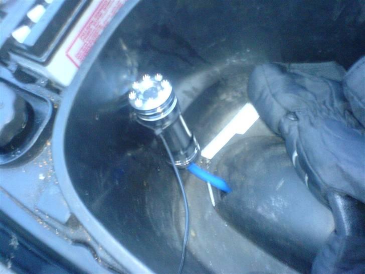 Piaggio zip - midlertidig placering af indsugnings forstærkeren billede 10