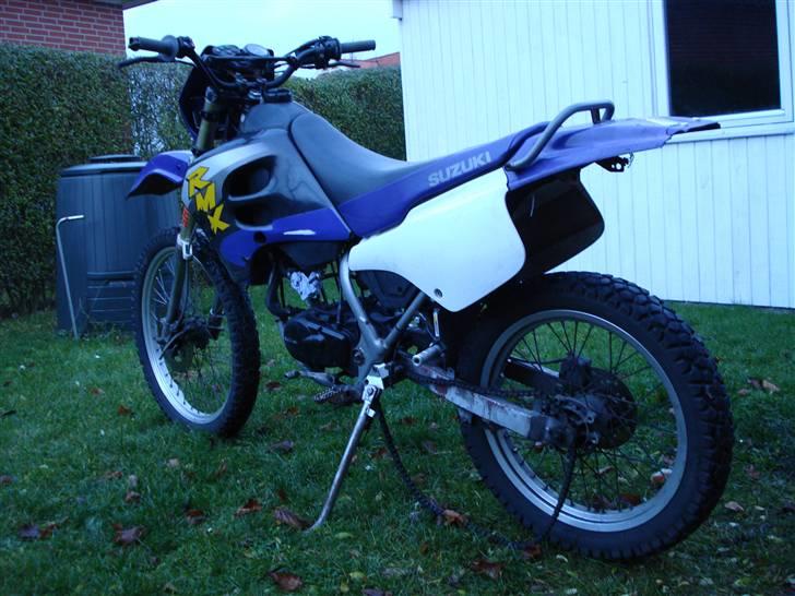 Suzuki RMX      SOLGT  - NYESTE BILLEDE AF DEN SOM DEN STÅR NU billede 4