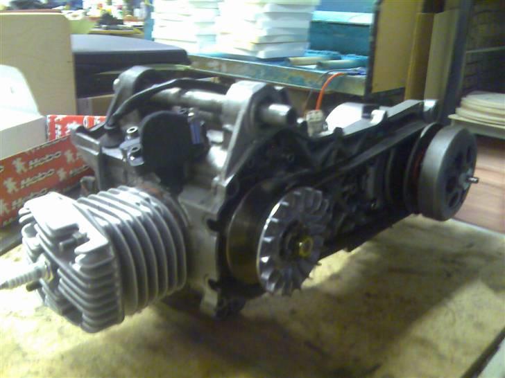 Yamaha Jog FS - STJÅLET !!! - Da motoren næsten var samlet :D billede 2