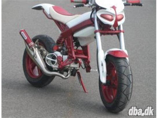 {{currentPhoto.altText}} billede {{currentPhoto.number}}