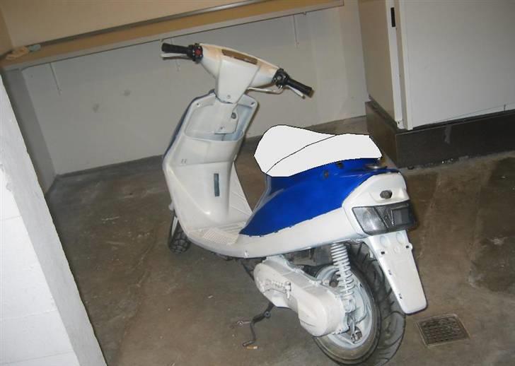 Yamaha Jog AS - (byttet) - sæde er lavet i paint haha :D der kommer hvid sæde på! billede 1