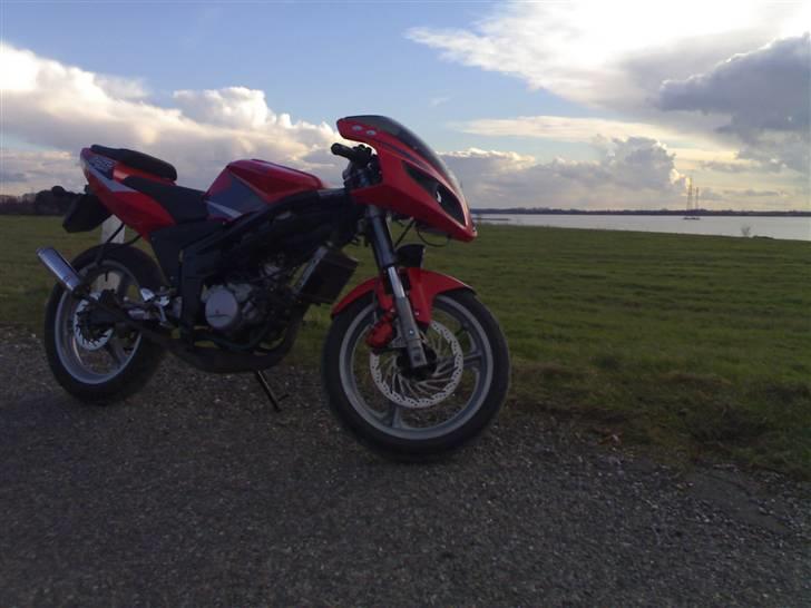 Rieju RS2 Matrix(Solgt) - Super billede!! med roskilde fjord i baggrunden. billede 1