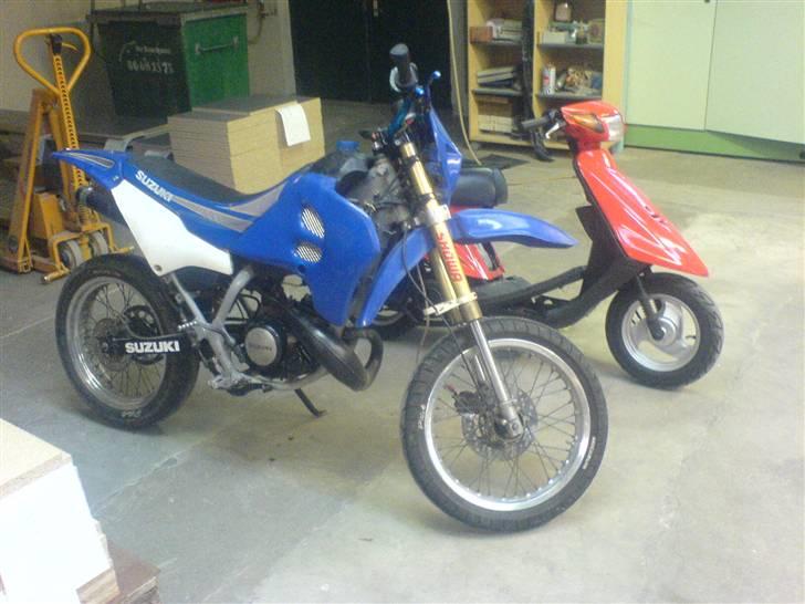 Suzuki SMX 70cc SOLGT - ovre på arbejdet sammen med pers jog... billede 14