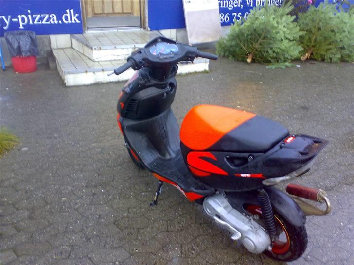 Aprilia Sonic <byttet til 110cc> - Sådan så den ud før jeg pillede motoren af. billede 2