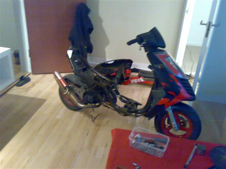 Aprilia Sonic <byttet til 110cc> - Igang med og pille motoren af. billede 5