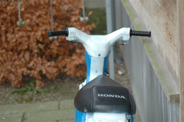 Honda wallaroo SOLGT - her er den omsider efter den er blevet malet.. billede 9