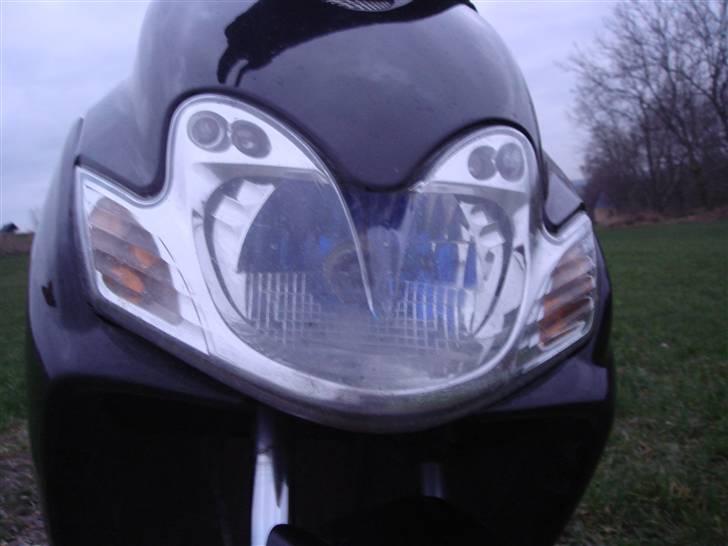 Yamaha Jog R (Byttet til SMT) - diode positionslys og blå halogen pærer .  Og mega beskidt :( billede 17