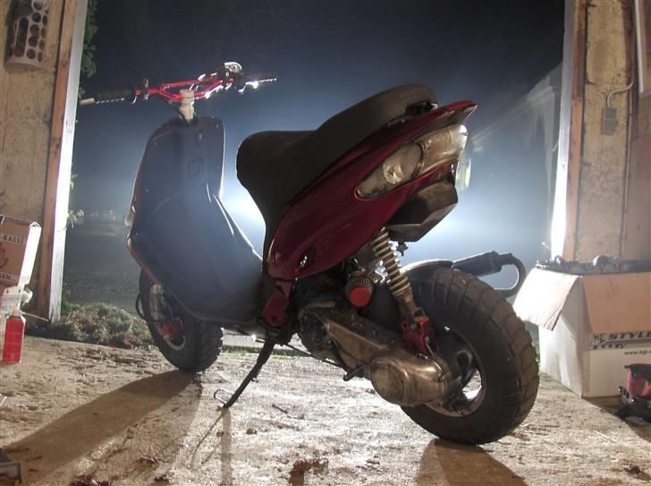 Gilera Stalker solgt - Ja, den skulle heller ikk snydes for et billede med lys i baggrunden :) billede 10