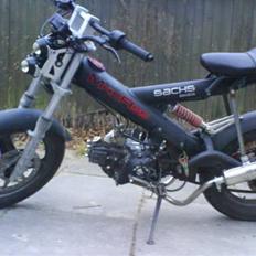 Sachs Madass <M.N.A> SOLGT