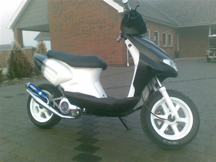 CPI TOTAL NYRENOVEREDE HUSSAR - Efter 2. renovering... den er lige blevet samlet og står i indkørelsen, klar til at blive kørt til udstilling i thansen, ved kolding storcenter... billede 2