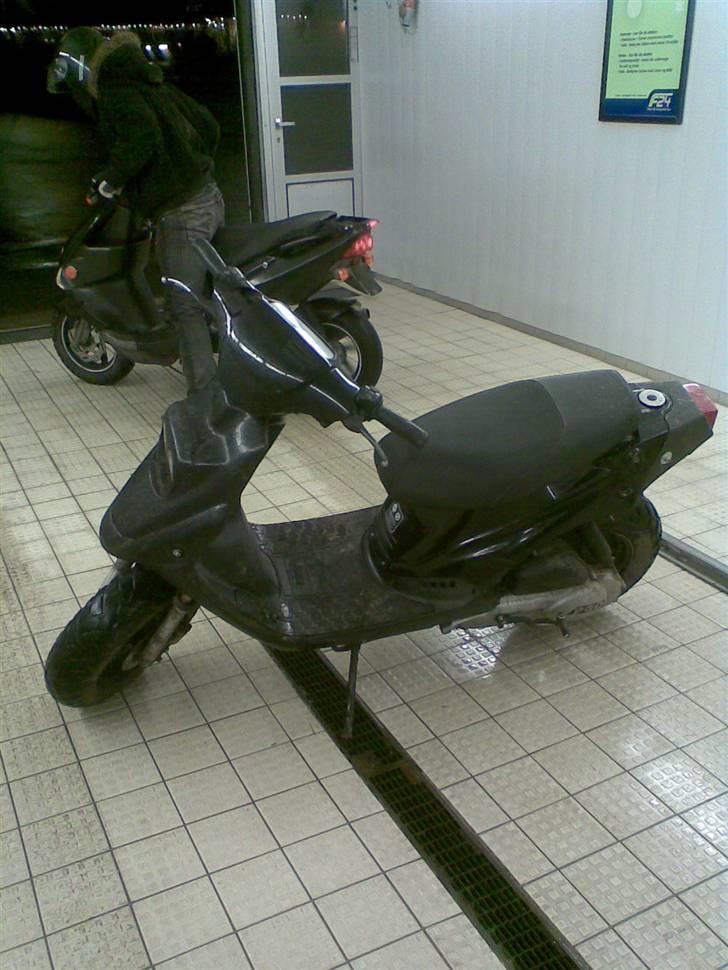 PGO hot 50 - mangler noget af skjoldet billede 3