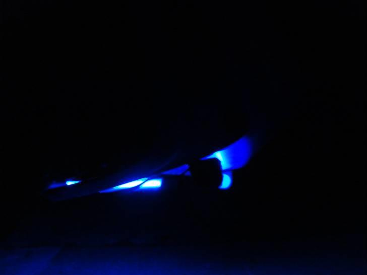 Peugeot speedfight 2 - To neon rør, der ligger under den.. billede 3