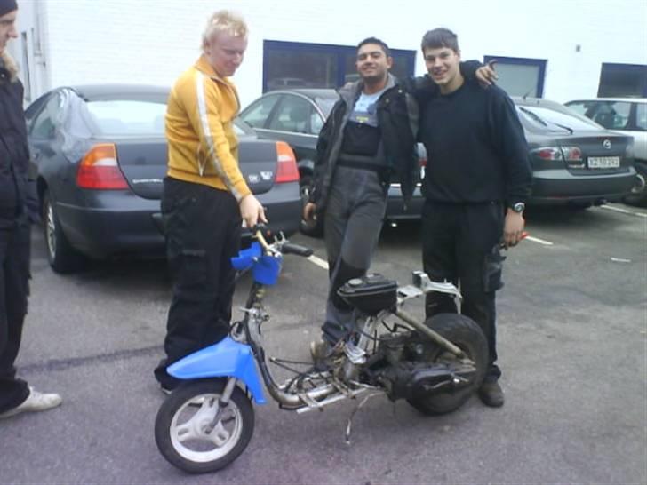 Honda Melody/BWS - Der har vi møller og Muharem, som har hjulpet til med projektet. tak for hjælpen drenge :D billede 2