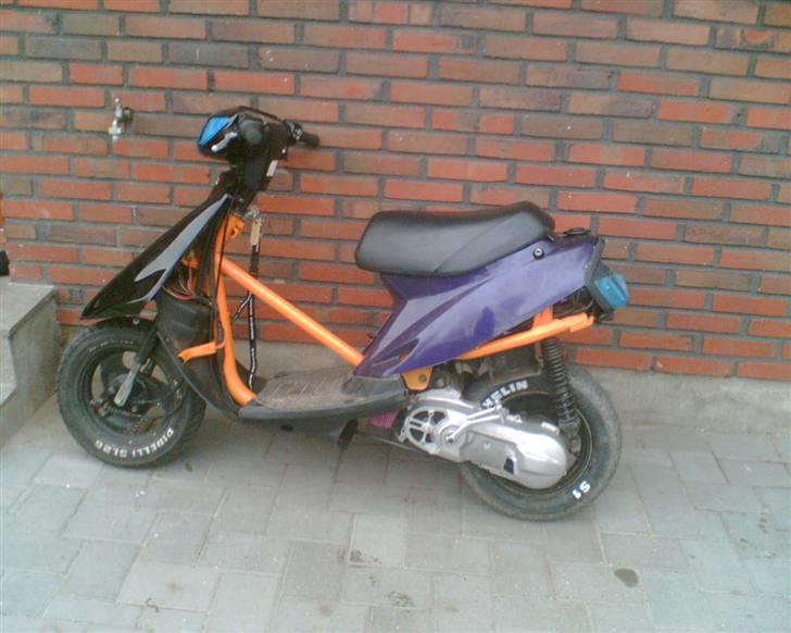 Yamaha jog d.gule motor TIL SALG - efter jeg havde skiftet stel, nice:D billede 9