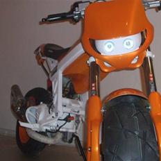 Suzuki street magic solgt