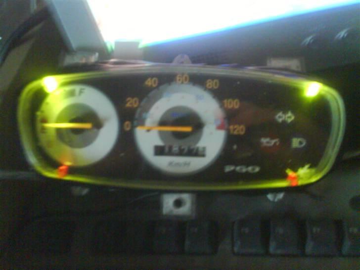 PGO hot 50  SOLGT - Geil  i Speedo panelet billede 6