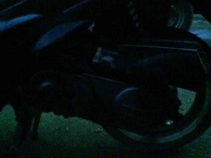 Giantco Sprint. SOLGT - har fjernet kickstarter delene, så den ikke bliver varm eller rullet eller nakket, eller stjålet eller kald det hvad du vile billede 3