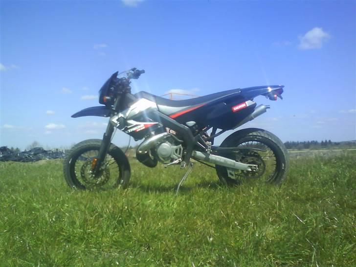 Derbi Senda SM X-tream  TILSALG - ja det er sku godt vejr den står flot synes jeg selv billede 1