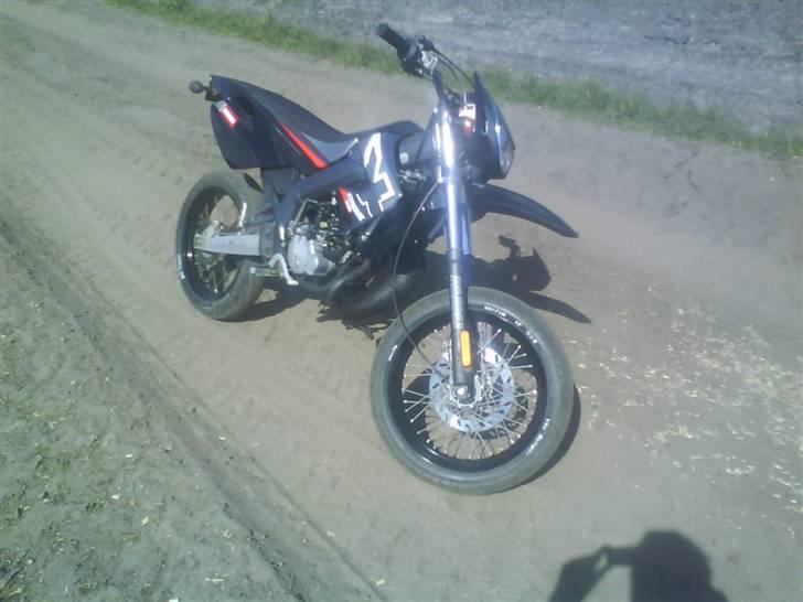 Derbi Senda SM X-tream  TILSALG - ude på en mark  billede 6