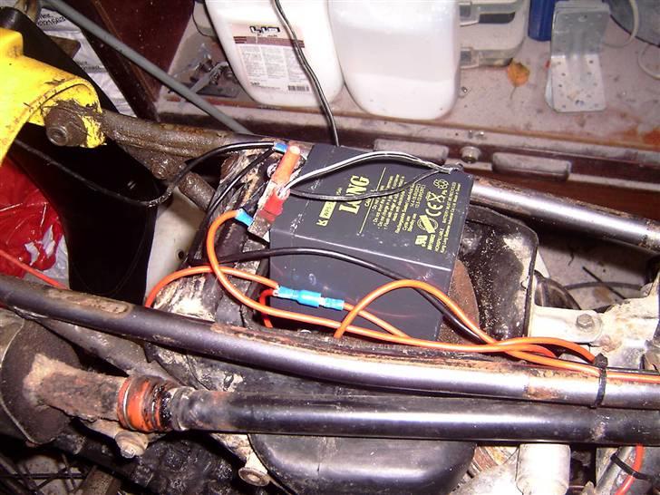 Suzuki RM 80 SOLGT Ringe - batteri :D hjemmelavet ledningsnet ;) og det virker ;) billede 5