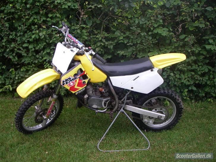 Suzuki RM 80 SOLGT Ringe - som hun så ud da jeg hentede hende :) kan hurtigt ombygges til crosser igen hvis det er nødvendigt :)  billede 6