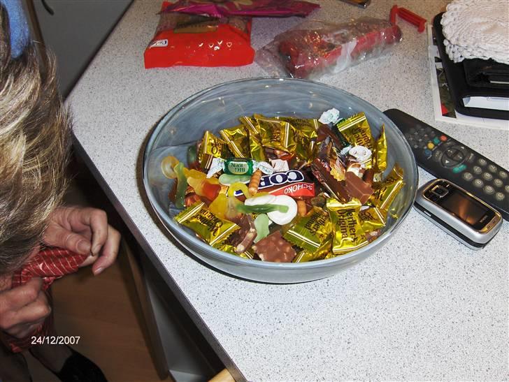 Aprilia RS50. Byttet til Ditech - så går man ud for at tage billeder af RS´eren og så kommer man ind og så er der sku slik  billede 2