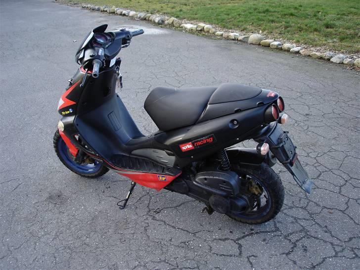 Aprilia SR 50 ditech - hehe , den er lige blevet vasket :) billede 1
