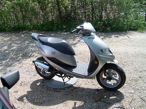 Suzuki Estilete (SOLGT) billede 3